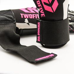 Twofive Black Vienna 08 Pro Goalkeeper Gloves